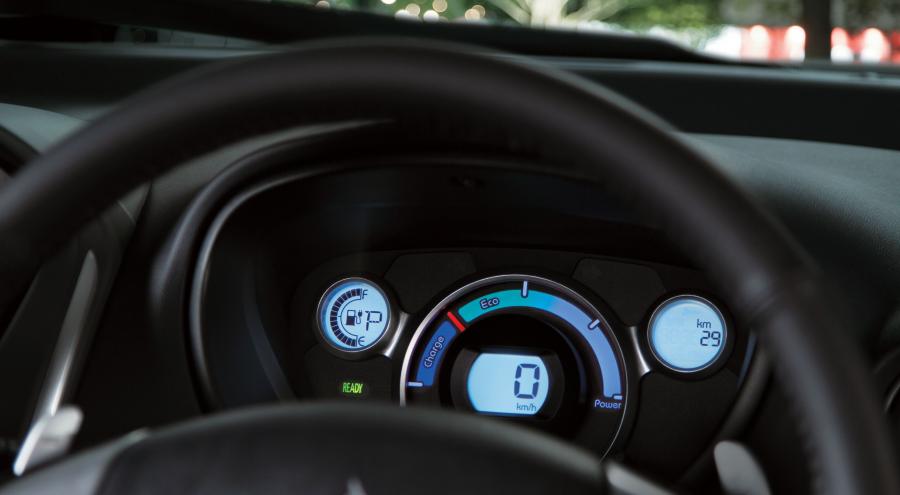 Панель приборов Mitsubishi i-MiEV 2018 года  (JP) (фото 8 из 15)